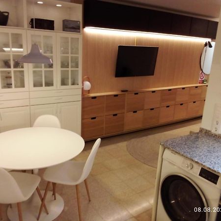 2 Bedroom Large Modern Apartment In Blanes Old Town 50M From The Beach! 외부 사진