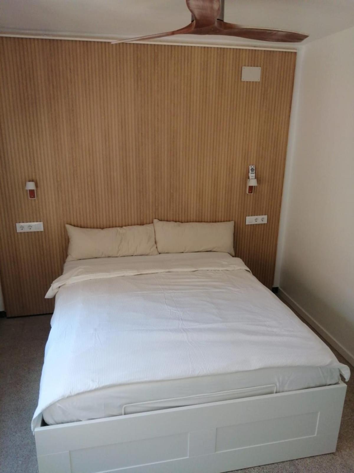 2 Bedroom Large Modern Apartment In Blanes Old Town 50M From The Beach! 외부 사진