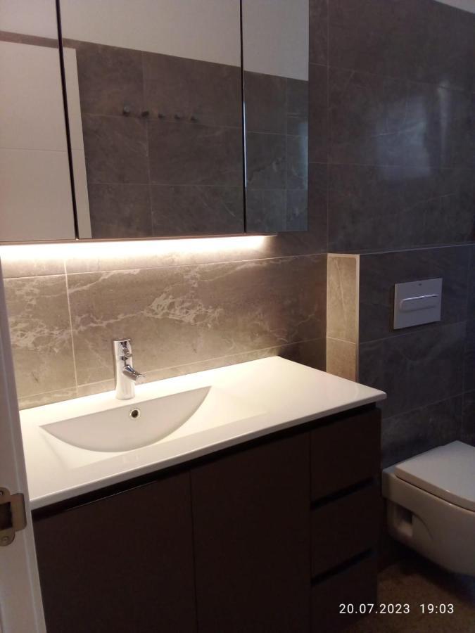 2 Bedroom Large Modern Apartment In Blanes Old Town 50M From The Beach! 외부 사진