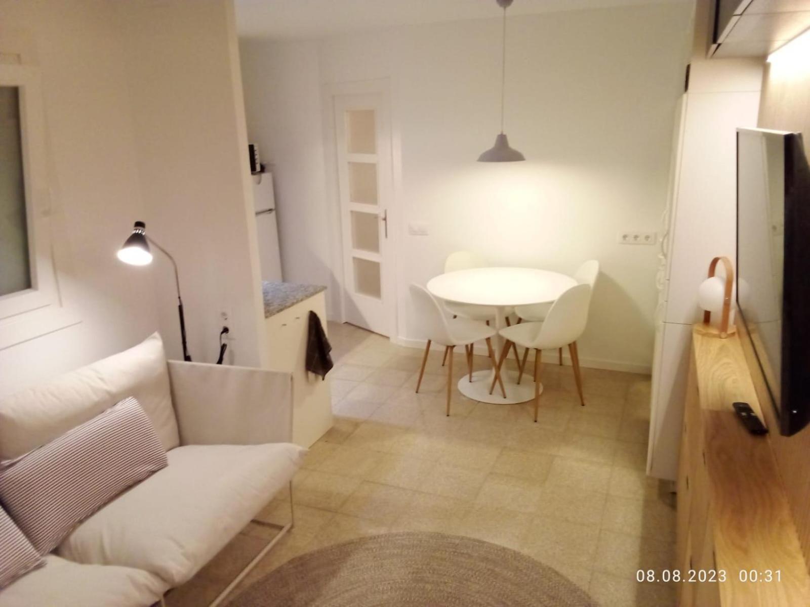 2 Bedroom Large Modern Apartment In Blanes Old Town 50M From The Beach! 외부 사진