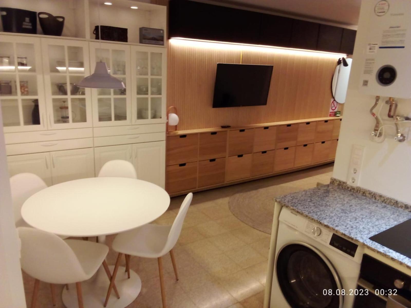 2 Bedroom Large Modern Apartment In Blanes Old Town 50M From The Beach! 외부 사진
